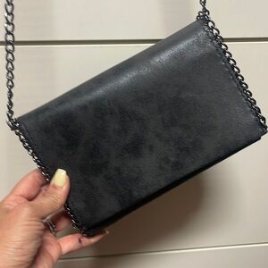 Chelsea28 cross body purse